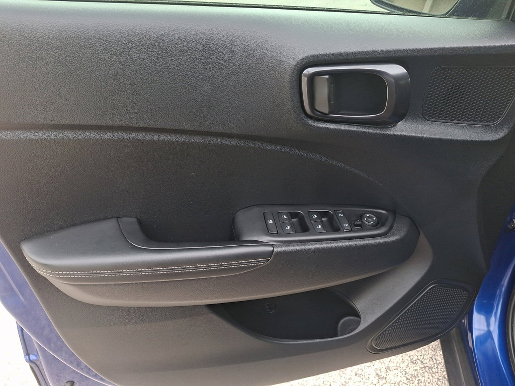 Used 2024 Hyundai Venue Limited FWD image 22
