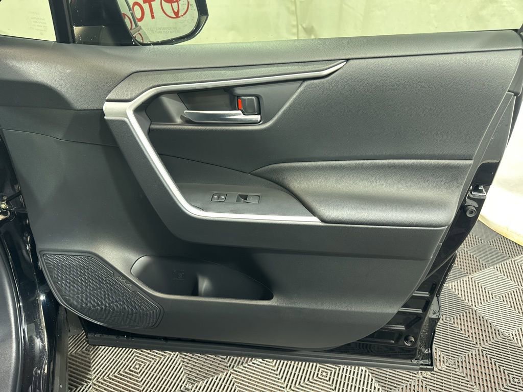 Used 2025 Toyota RAV4 XLE image 9