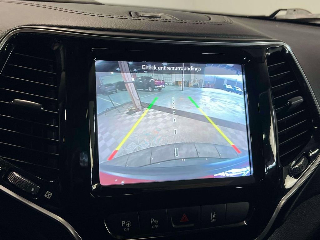 Used 2021 Jeep Cherokee Limited image 31