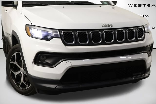 Used 2024 Jeep Compass Latitude AWD/4WD image 46