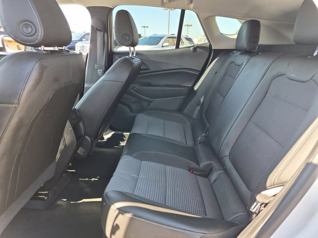 Used 2025 Chevrolet Trax LT FWD image 25