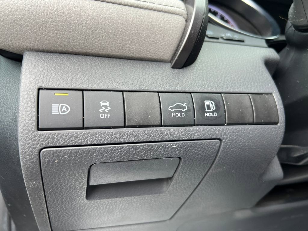 Used 2020 Toyota Camry LE image 37