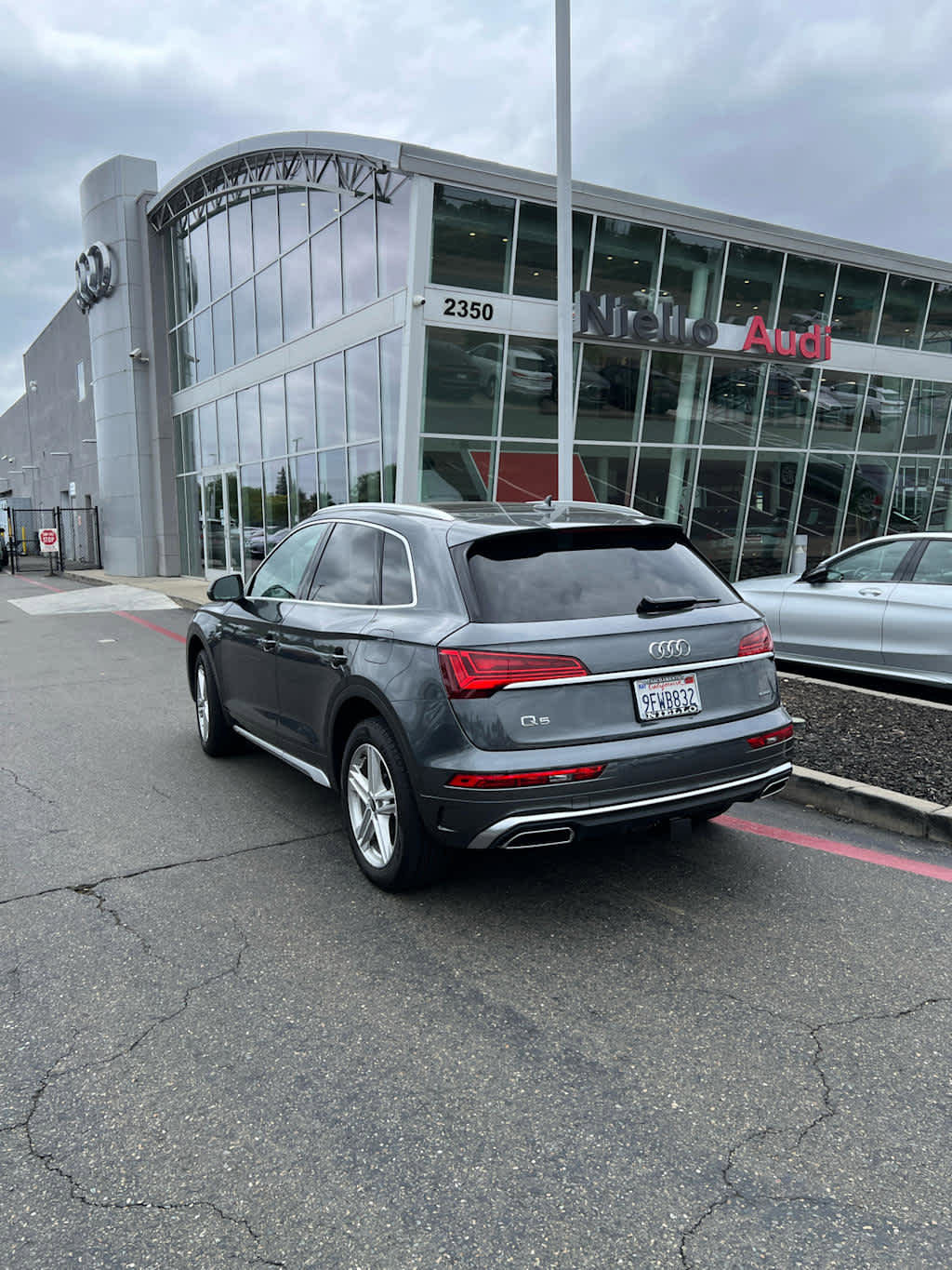 Used 2023 Audi Q5 e Premium w/ Convenience Package AWD/4WD image 4