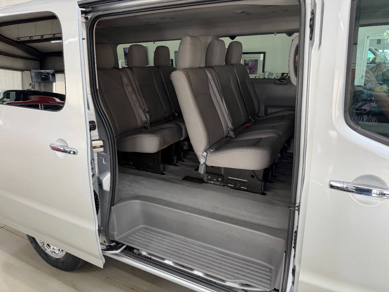 Used 2017 Nissan NV 3500 SV w/ SV Technology Package RWD image 13