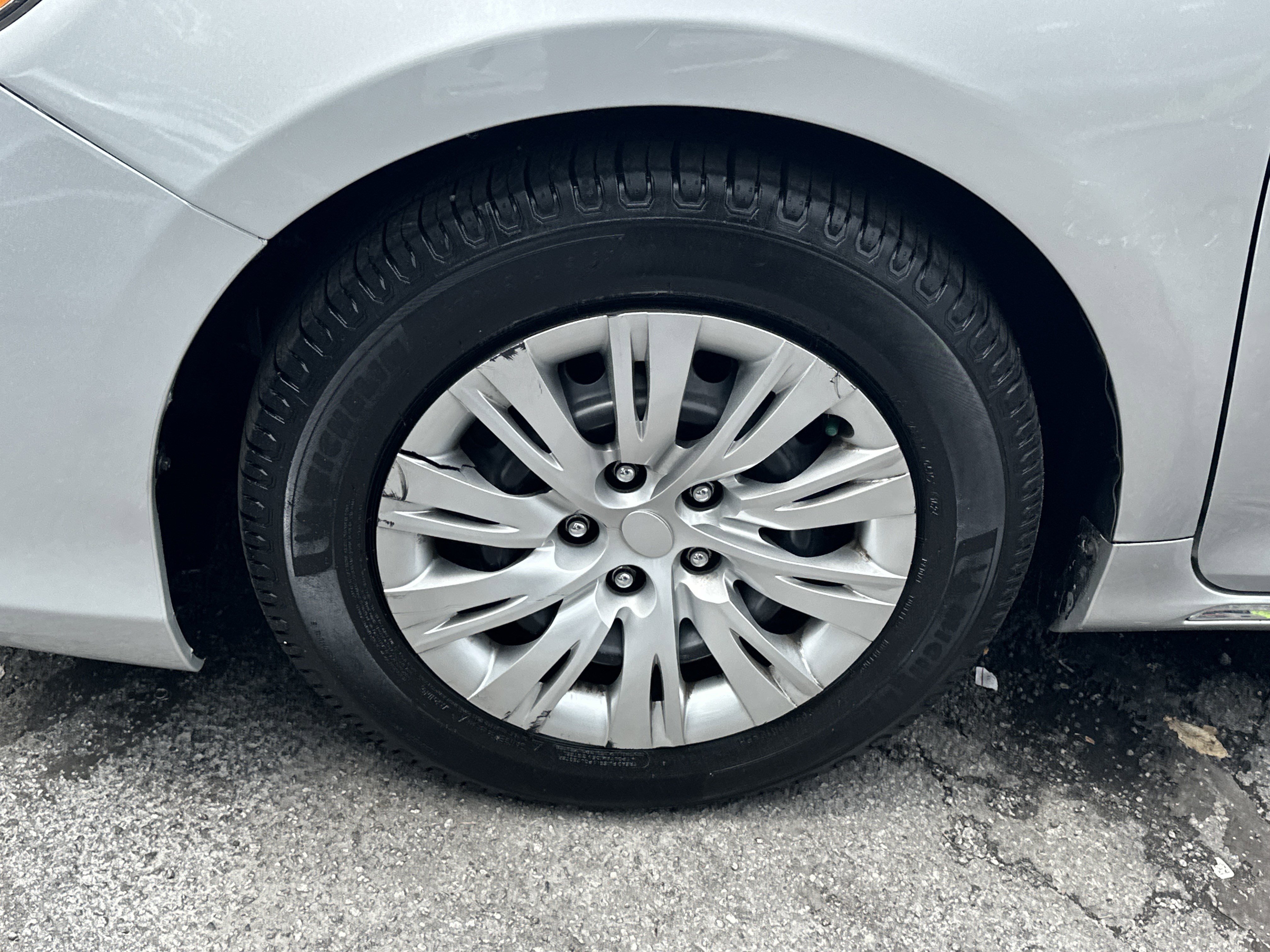 Used 2014 Toyota Camry LE FWD image 11