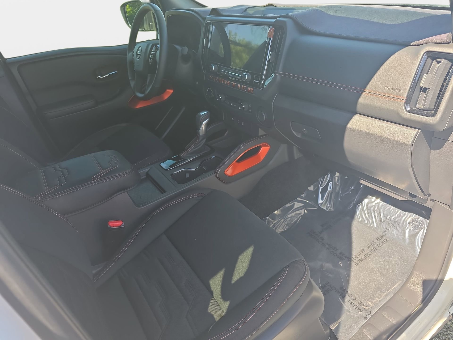 Used 2025 Nissan Frontier PRO-4X AWD/4WD image 11