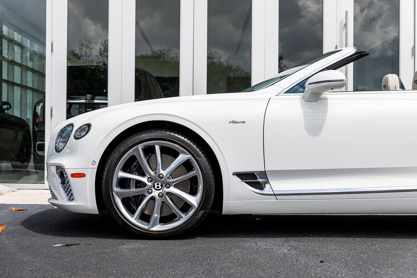 Used 2023 Bentley Continental GT Azure image 11