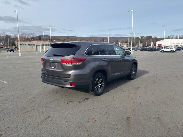 Used 2019 Toyota Highlander LE image 5