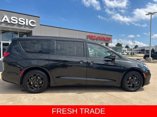 Used 2024 Chrysler Pacifica Premium FWD image 15