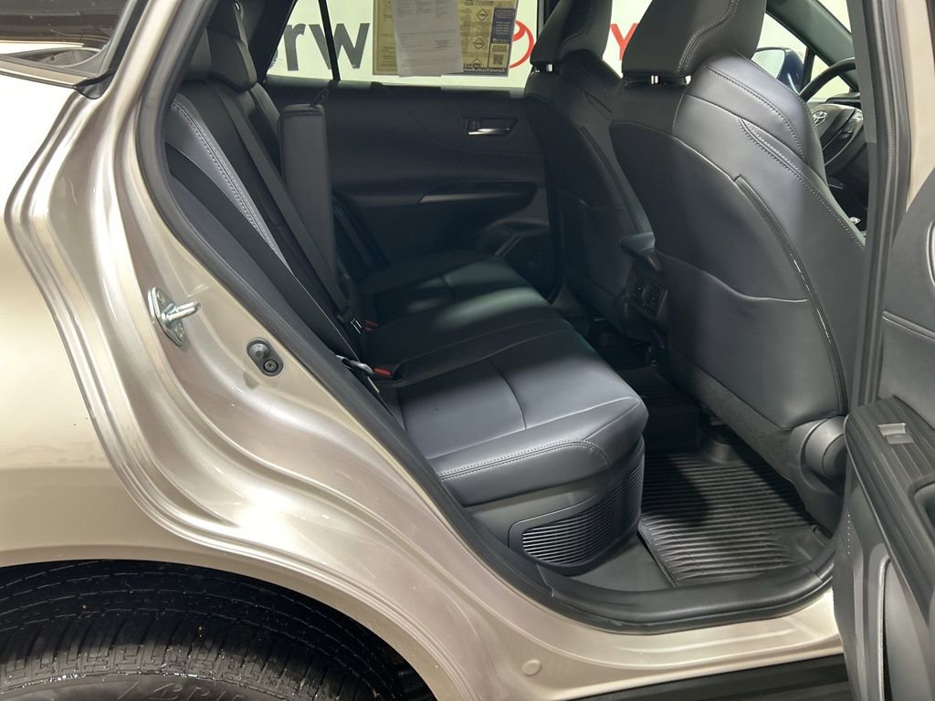 Used 2024 Toyota Venza LE image 16