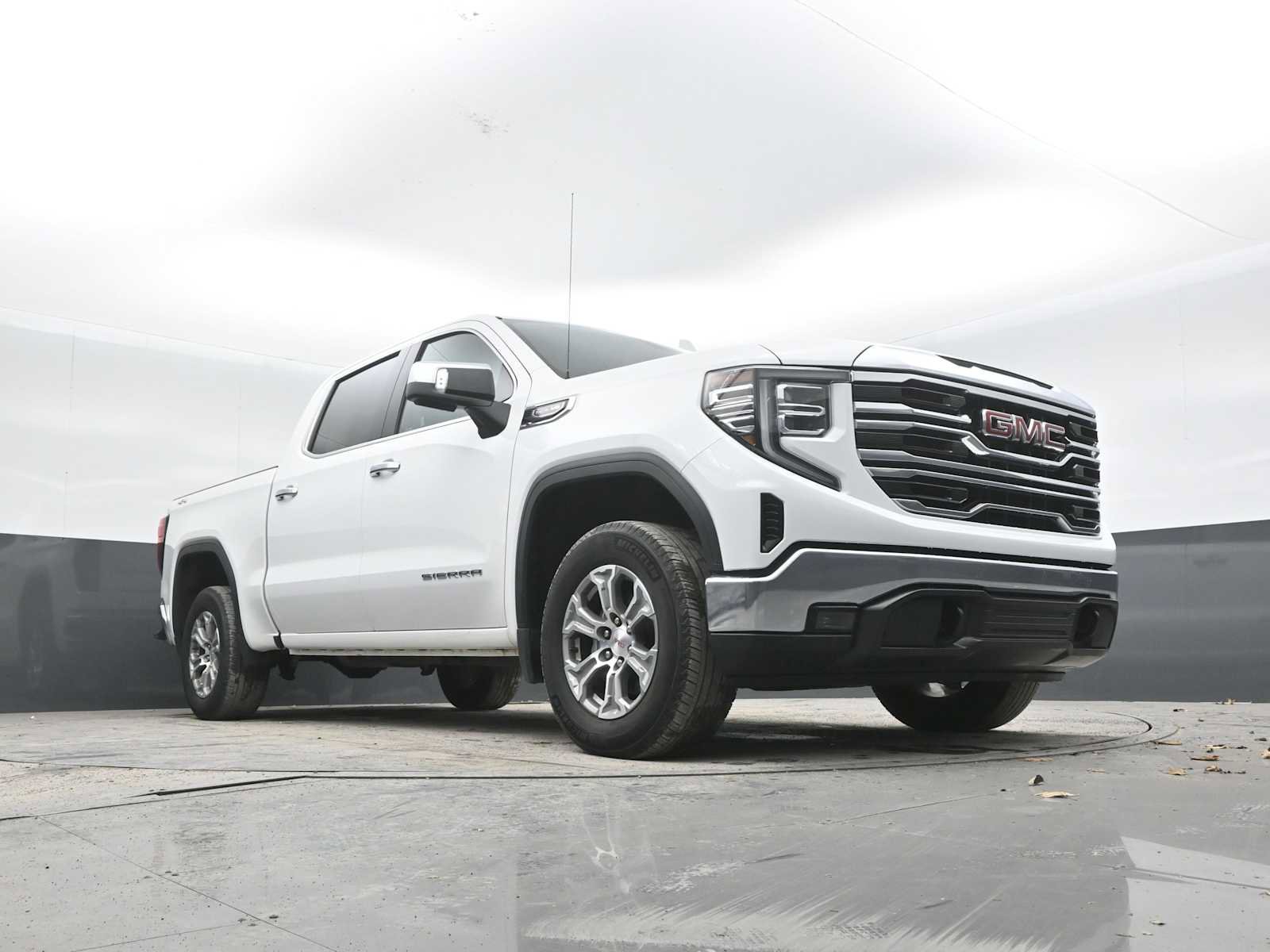 Used 2024 GMC Sierra 1500 SLT image 39