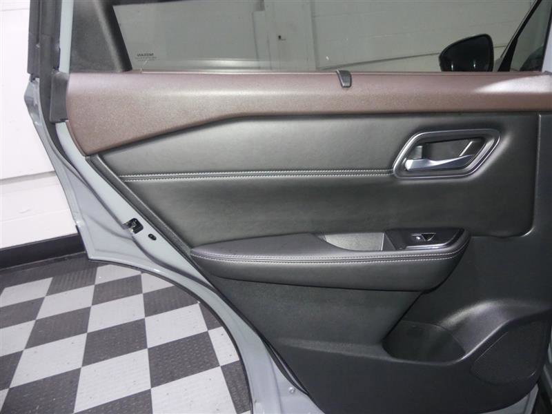 Used 2021 Nissan Rogue SL w/ Premium Package image 22