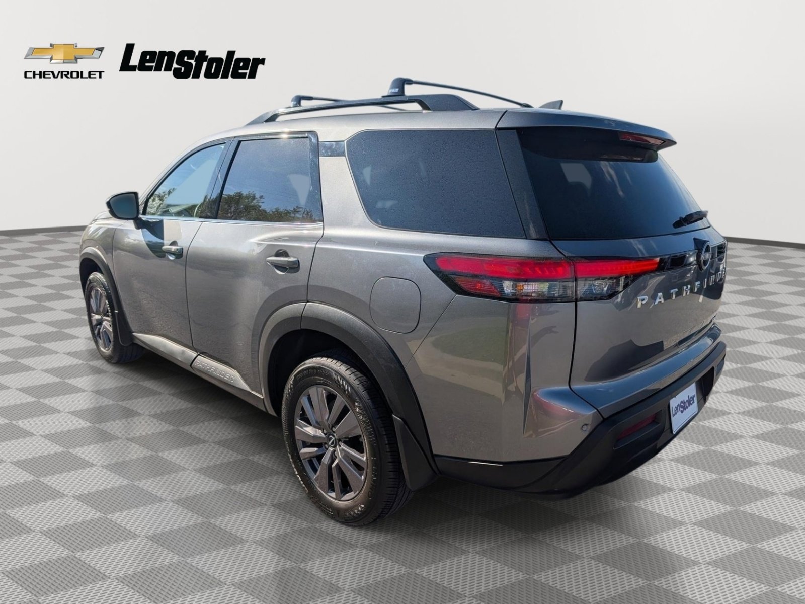 Used 2023 Nissan Pathfinder SV image 3