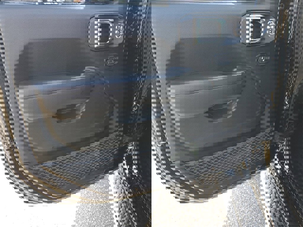 Used 2020 Jeep Gladiator Sport w/ Quick Order Package 24S image 8