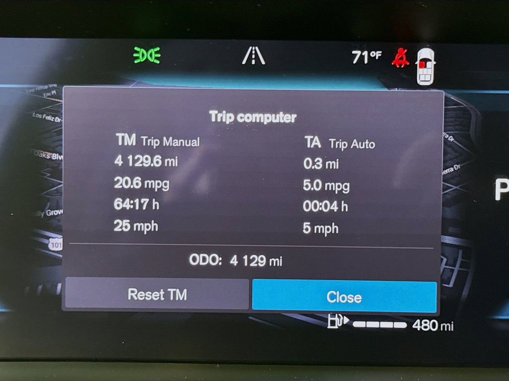 Certified 2025 Volvo XC90 B6 Core image 12