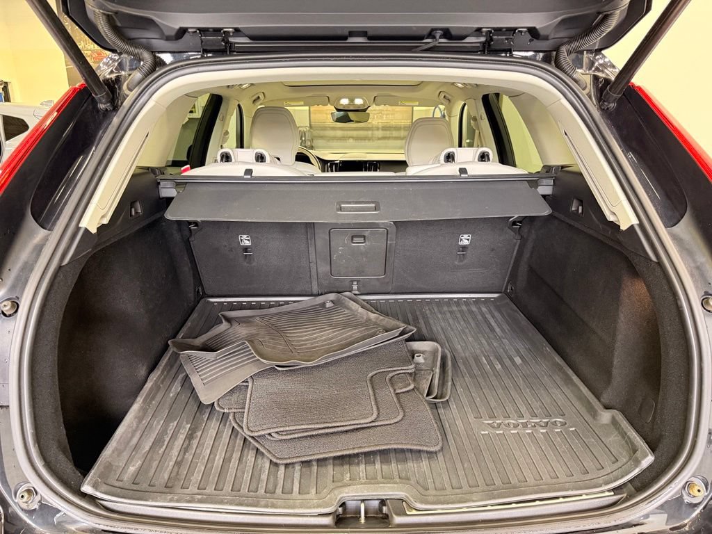 Used 2023 Volvo XC60 B5 Plus w/ Protection Package Premier AWD/4WD image 22
