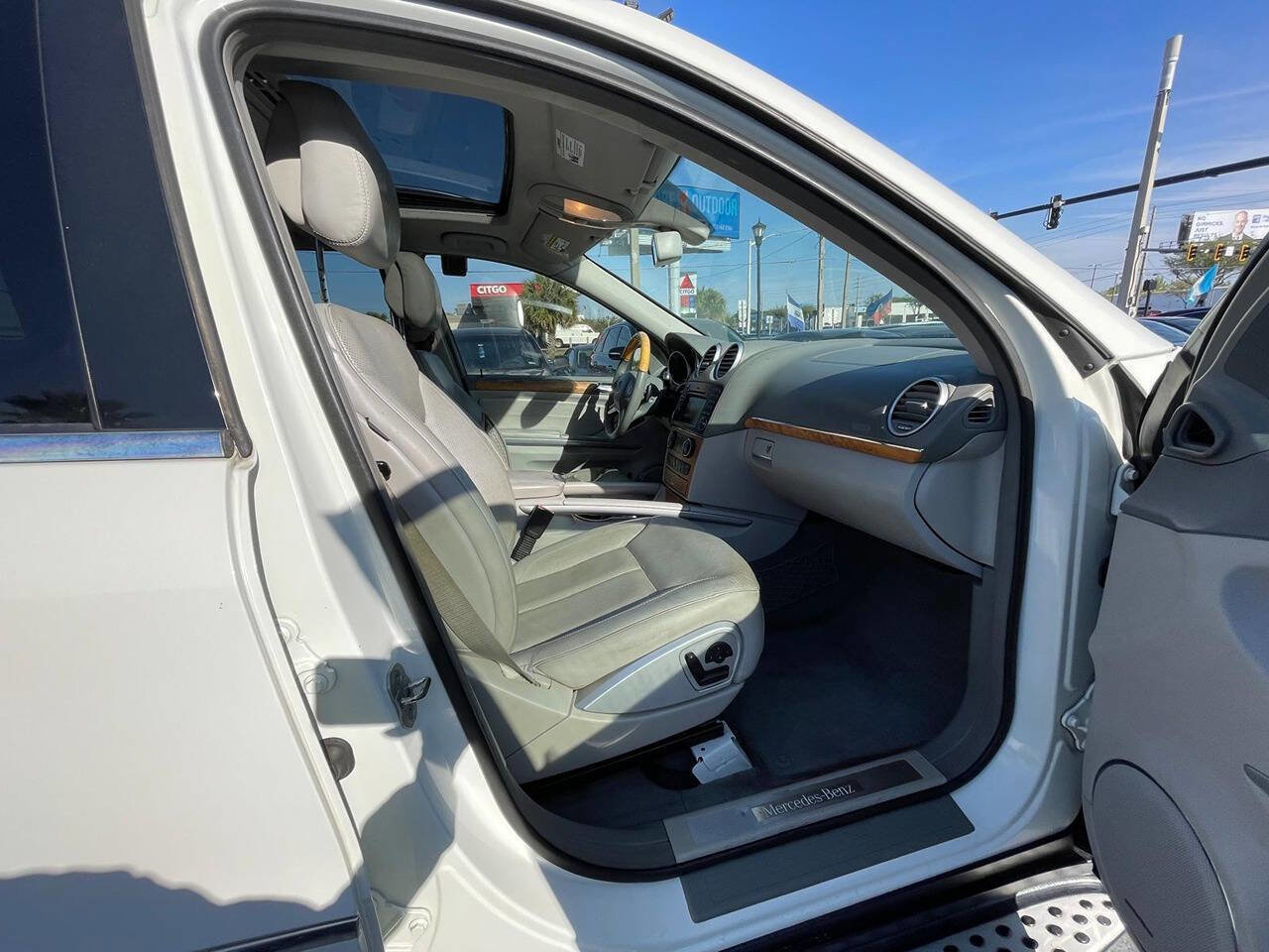 Used 2010 Mercedes-Benz GL 550 4MATIC image 10