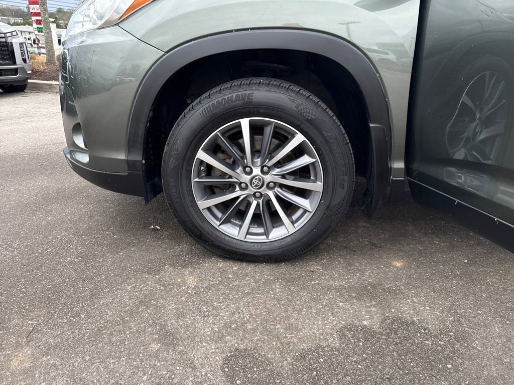 Used 2019 Toyota Highlander XLE image 28