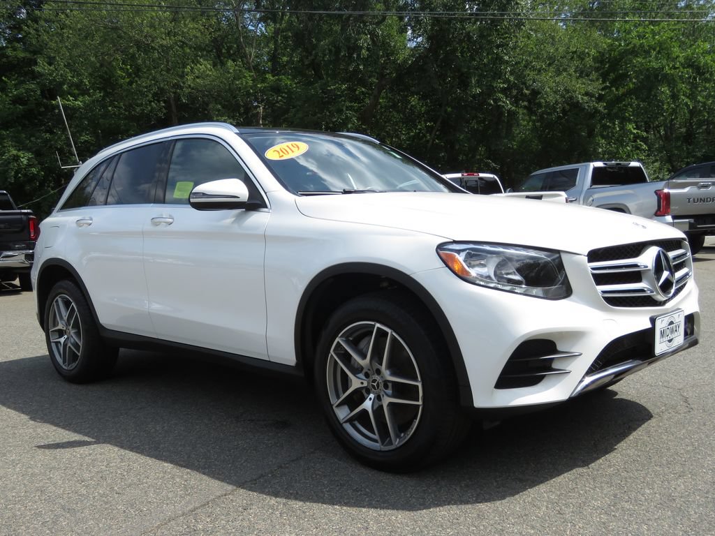 Used 2019 Mercedes-Benz GLC 300 4MATIC image 3