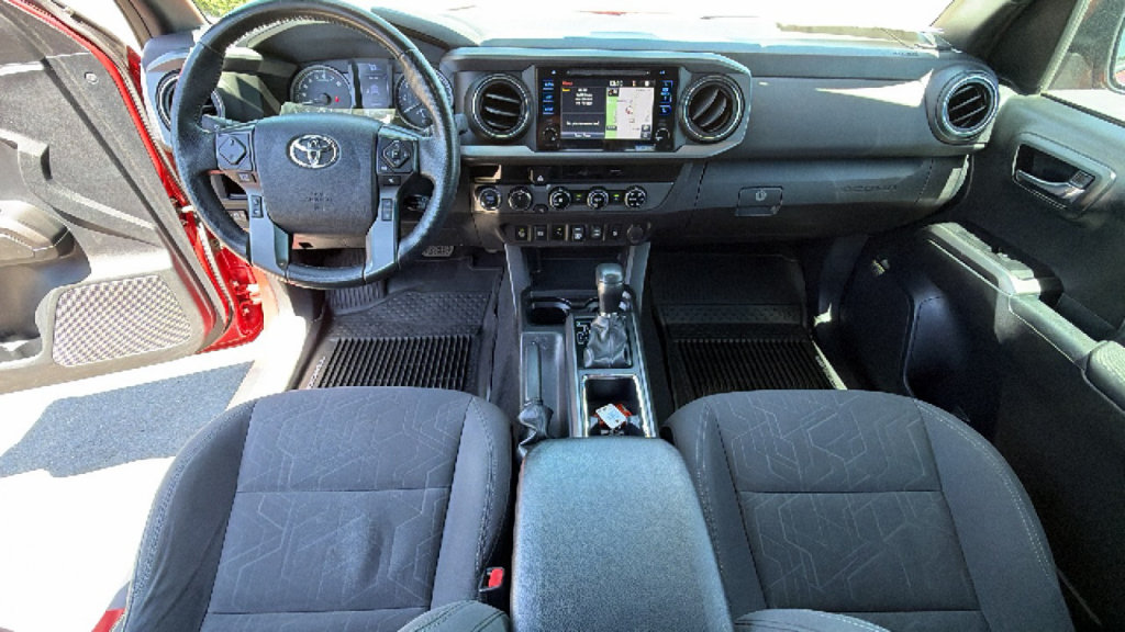 Certified 2018 Toyota Tacoma TRD Off-Road w/ Technology Package AWD/4WD image 26