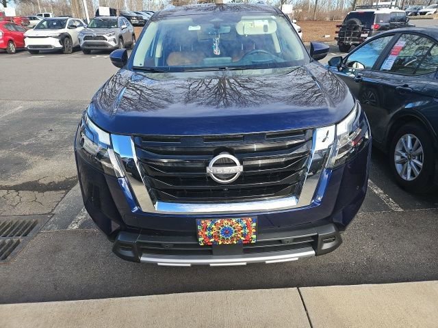 Used 2025 Nissan Pathfinder Platinum image 12