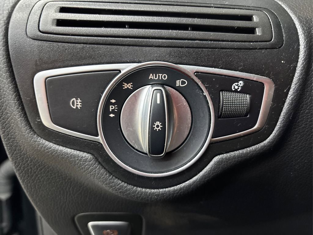 Used 2022 Mercedes-Benz GLC 300 4MATIC image 28