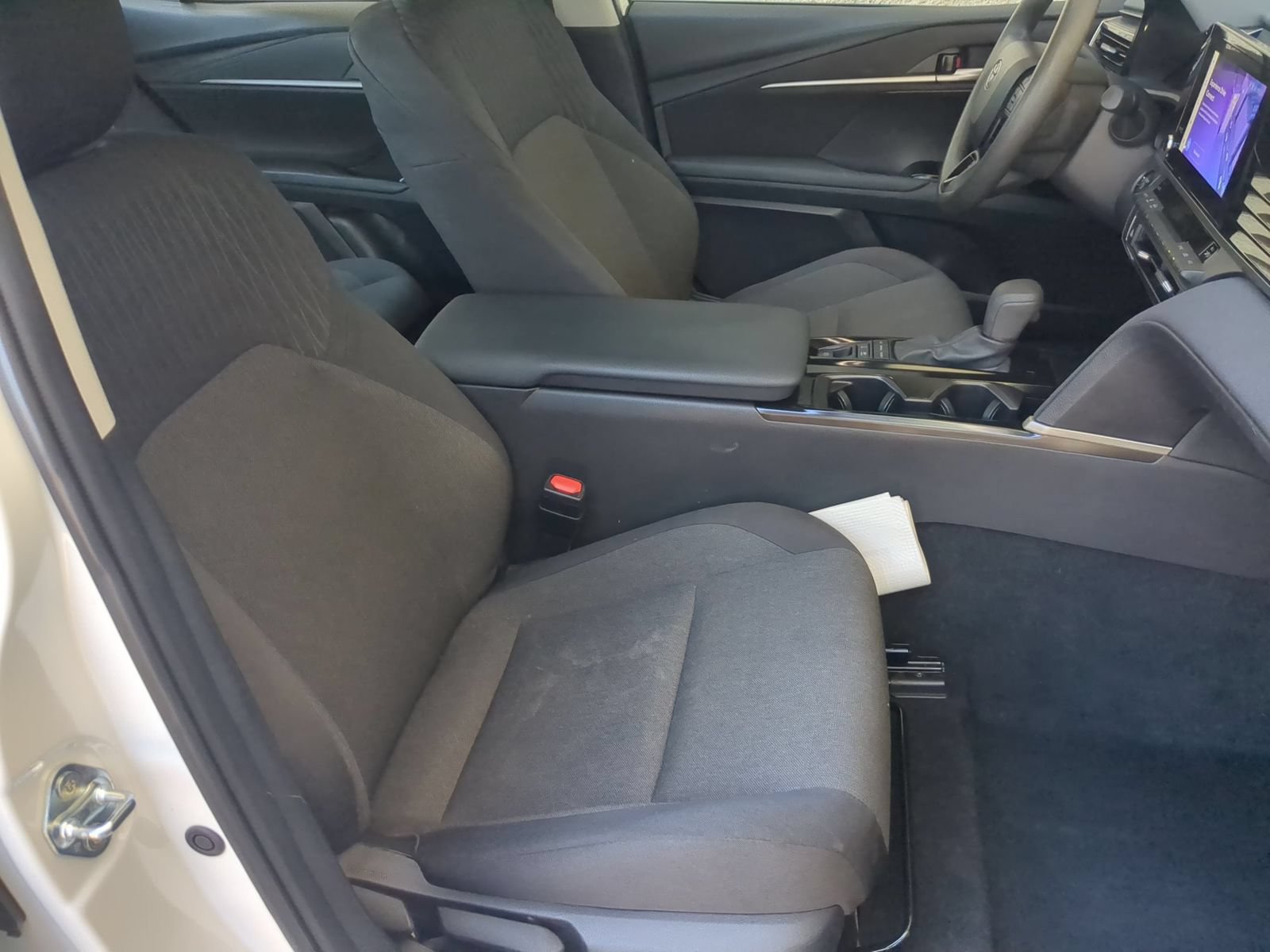 Used 2025 Toyota Camry LE FWD image 27