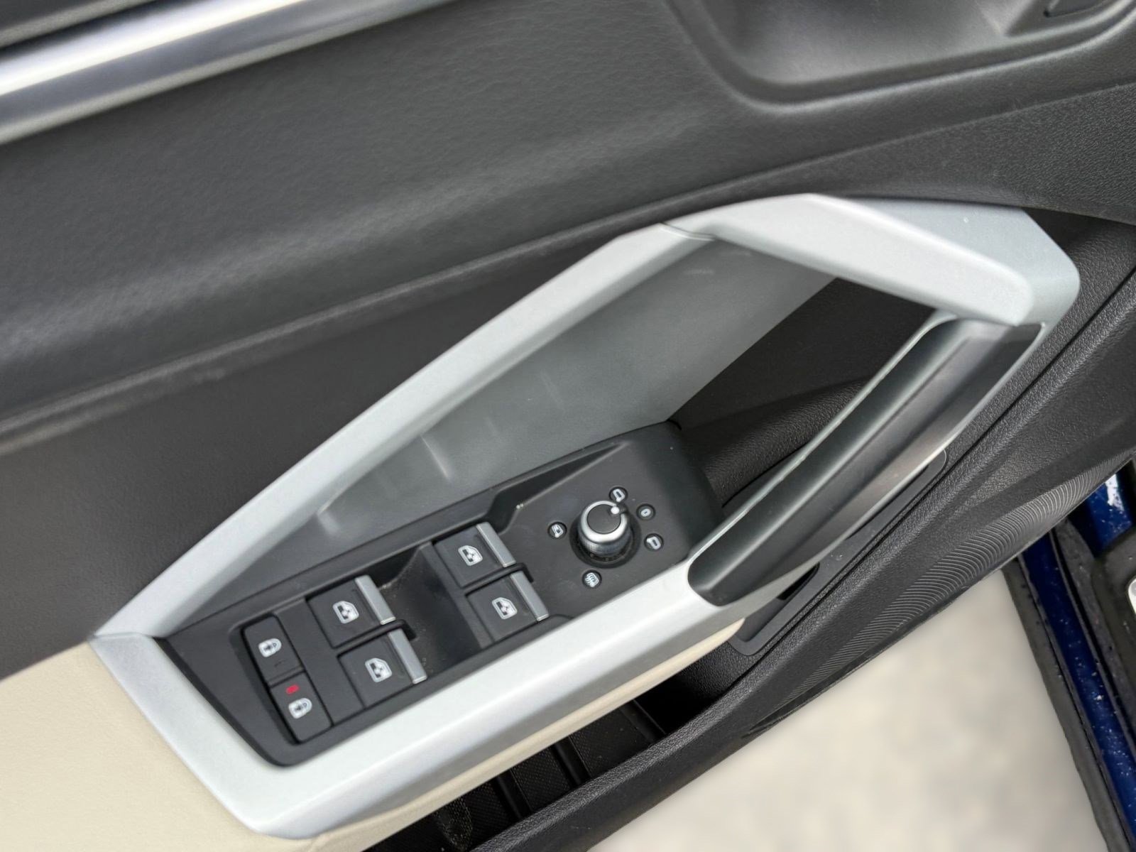 Used 2023 Audi Q3 2.0T Premium w/ Convenience Package image 21