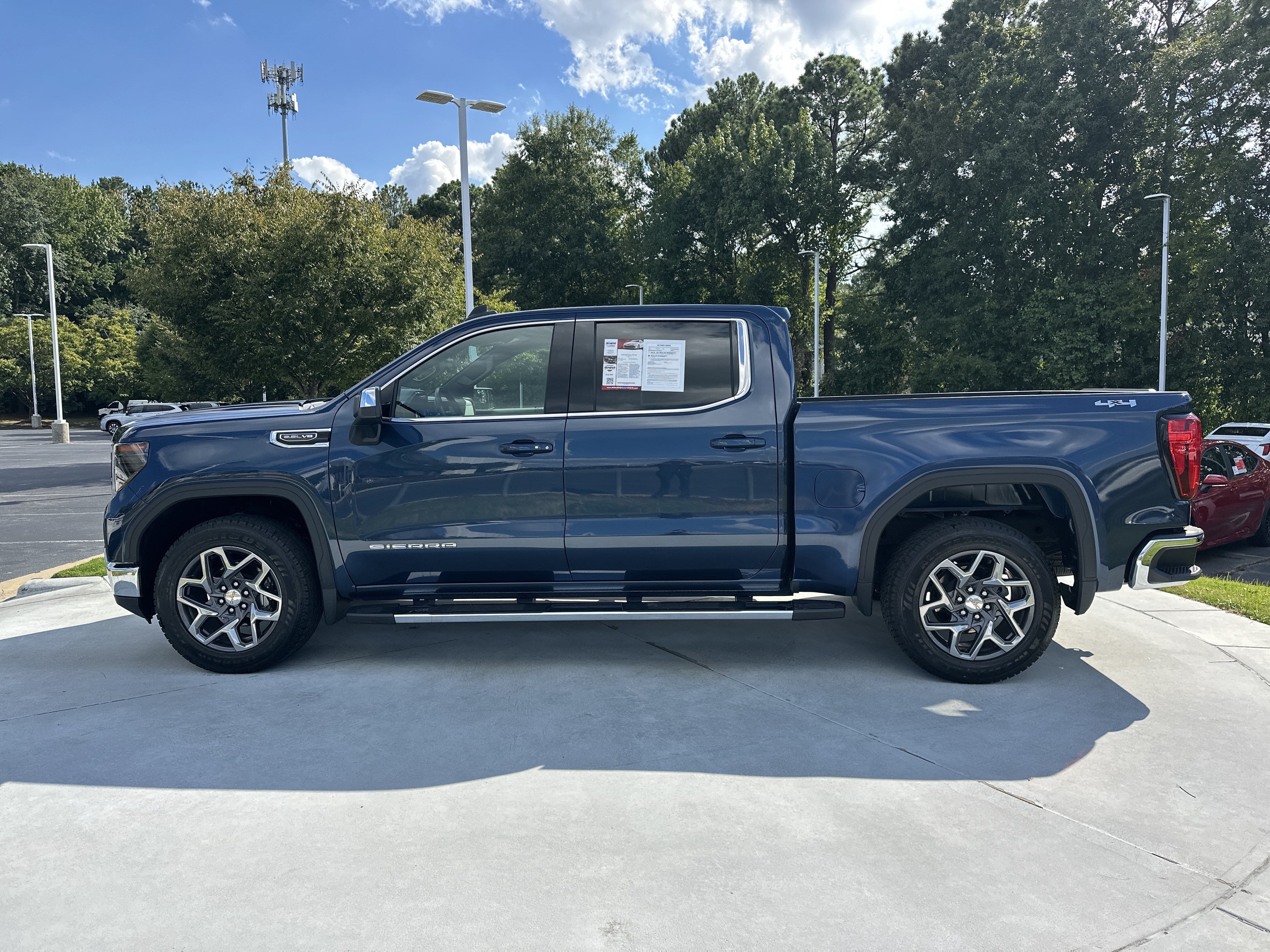 Used 2022 GMC Sierra 1500 SLE AWD/4WD image 7