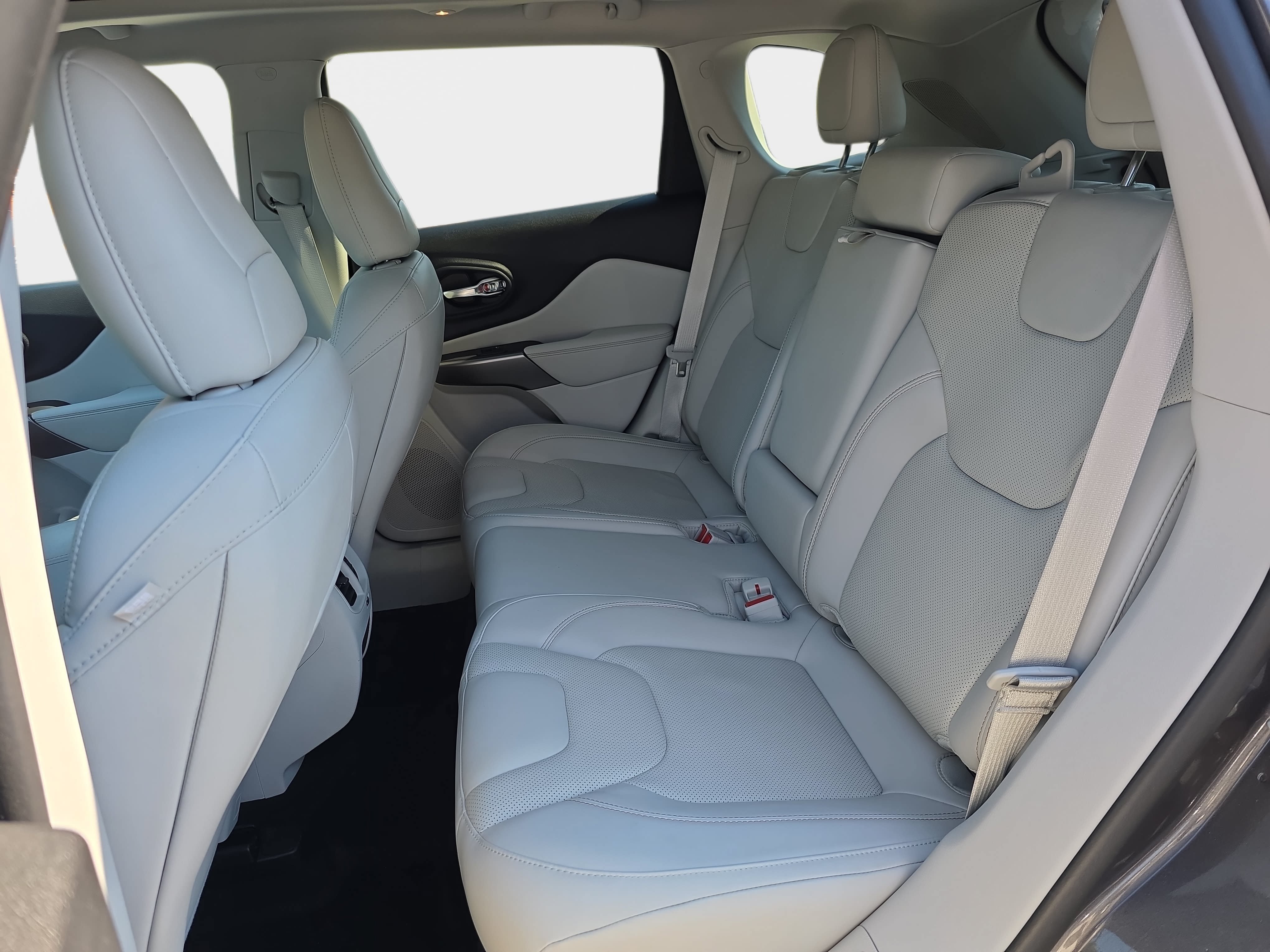 Used 2020 Jeep Cherokee Limited AWD/4WD image 12