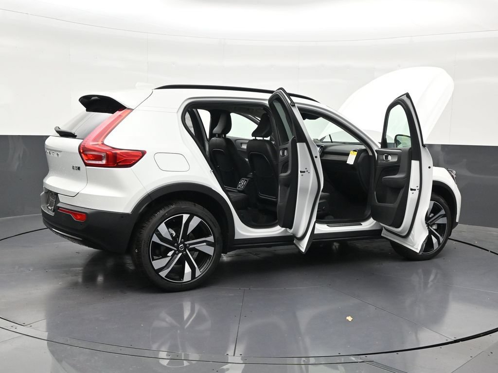 New 2026 Volvo XC40 B5 Plus w/ Climate Package AWD/4WD image 29