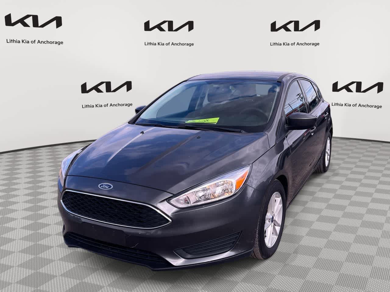 Used 2018 Ford Focus SE FWD image 1