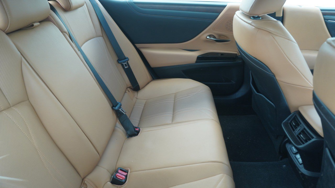 Certified 2024 Lexus ES 350 w/ Technology Package image 10