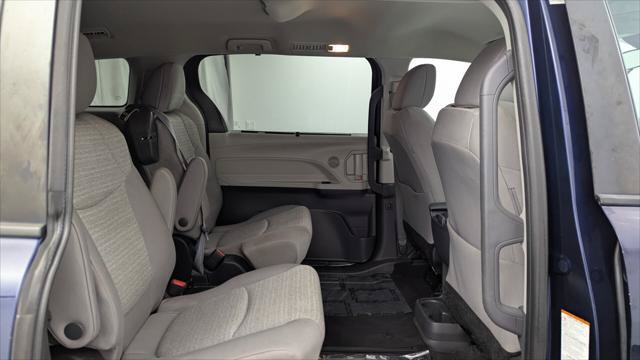 Used 2023 Toyota Sienna LE FWD image 21