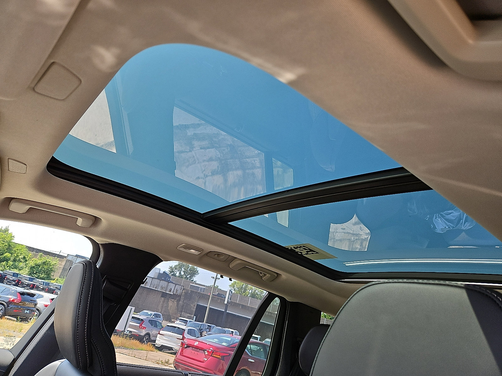 New 2026 Volvo XC90 B6 Ultra image 12