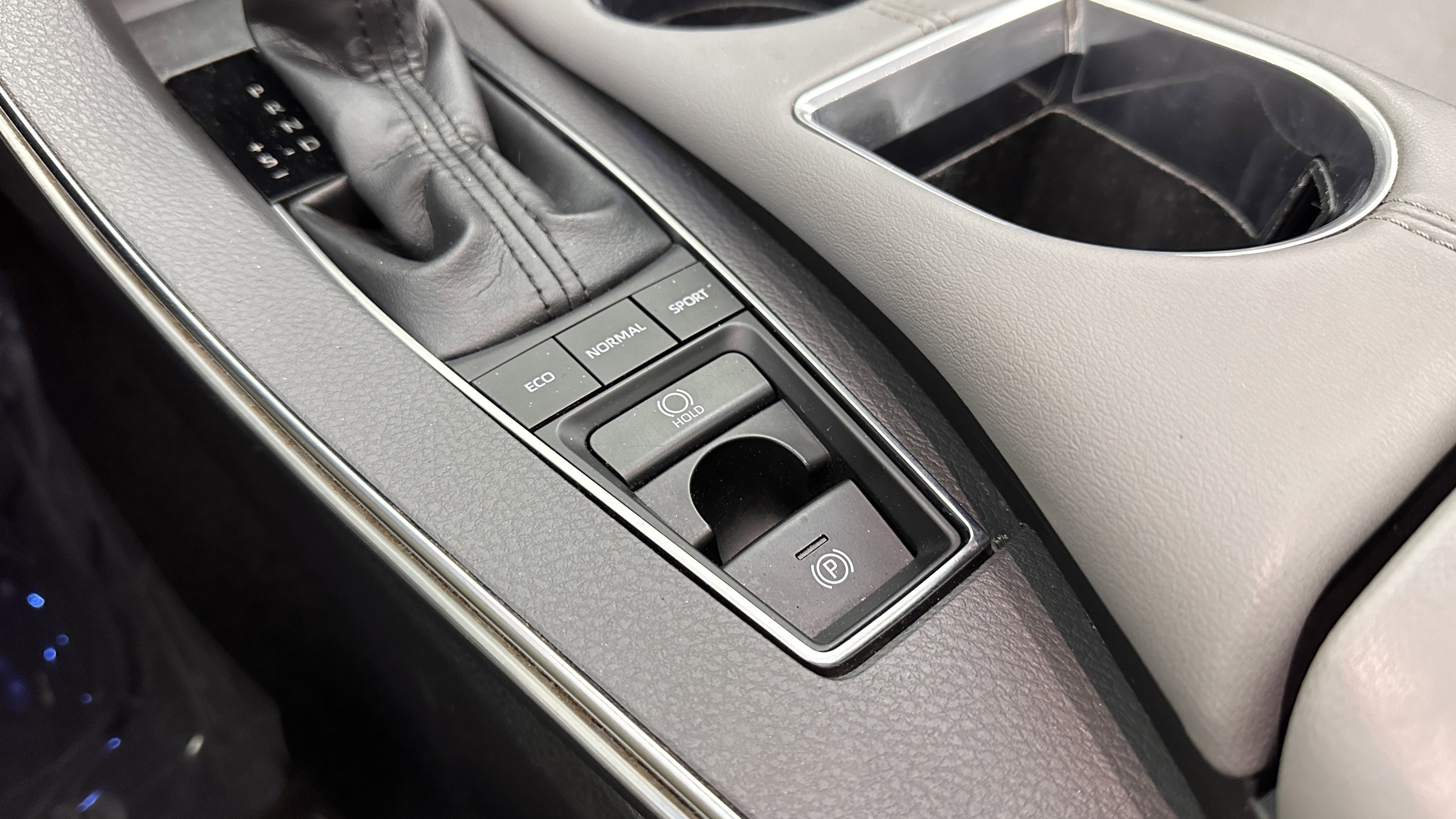 Used 2019 Toyota Avalon Limited w/ All Weather Liner Package image 17