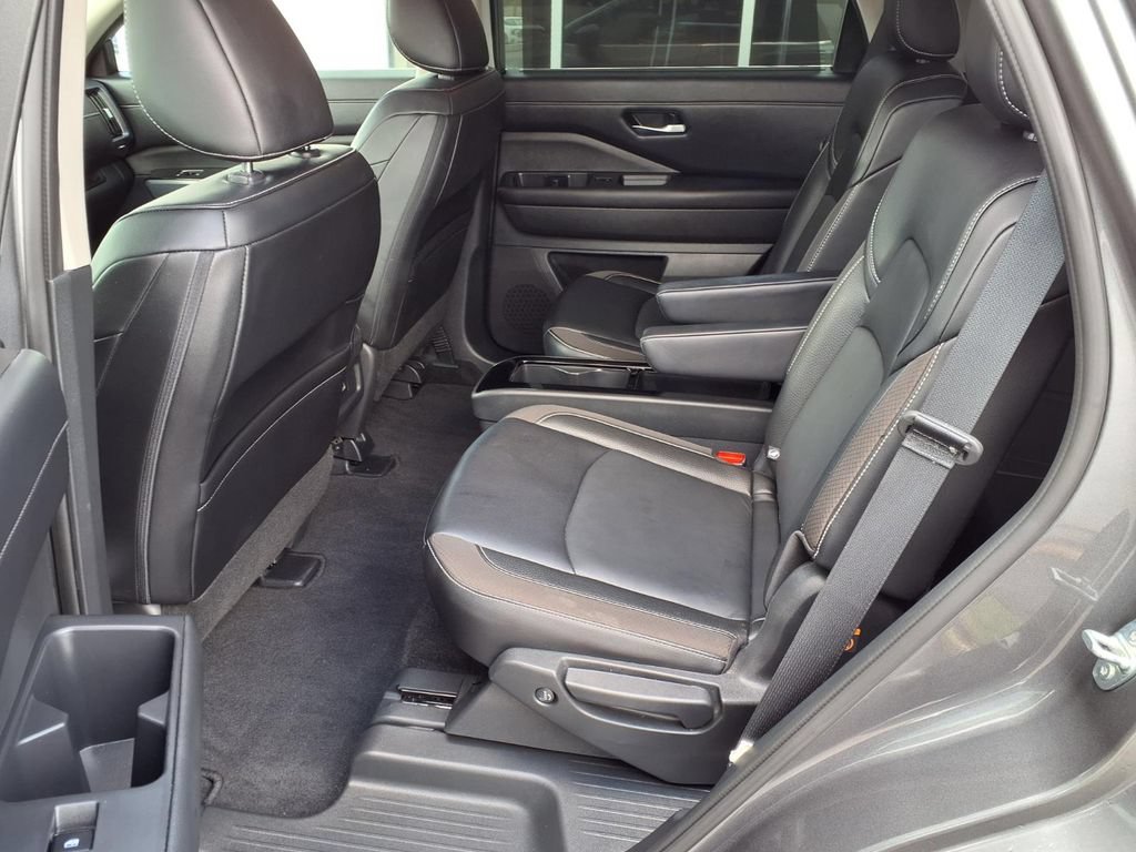 Used 2024 Nissan Pathfinder SL w/ SL Premium Package FWD image 21