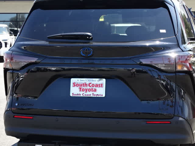 Certified 2025 Toyota Sienna XLE Woodland Edition AWD/4WD image 14