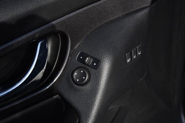 Used 2020 Nissan Rogue SV w/ Premium Package image 10