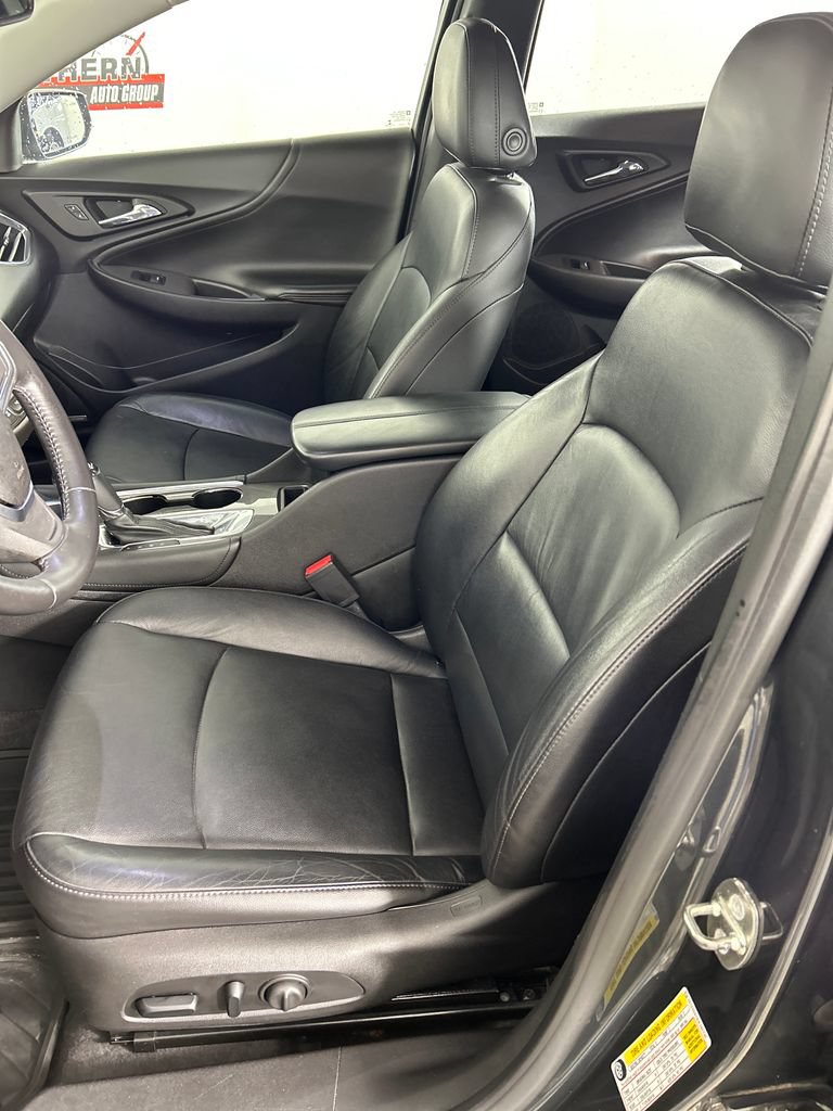 Used 2018 Chevrolet Malibu LT w/ Leather Package FWD image 12