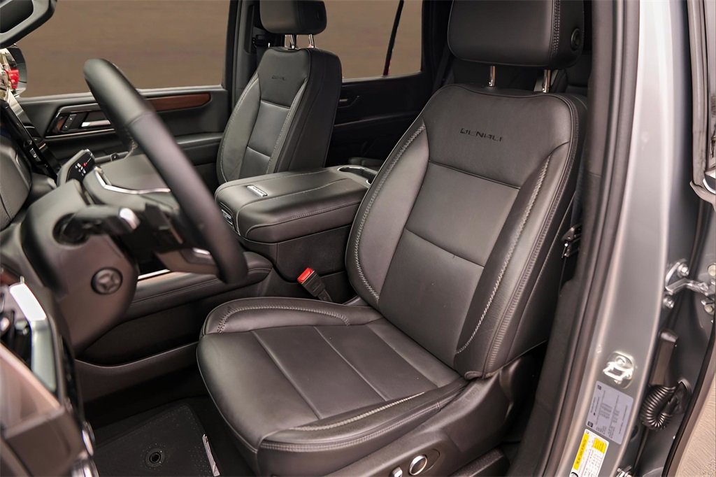 Used 2025 GMC Yukon Denali image 7
