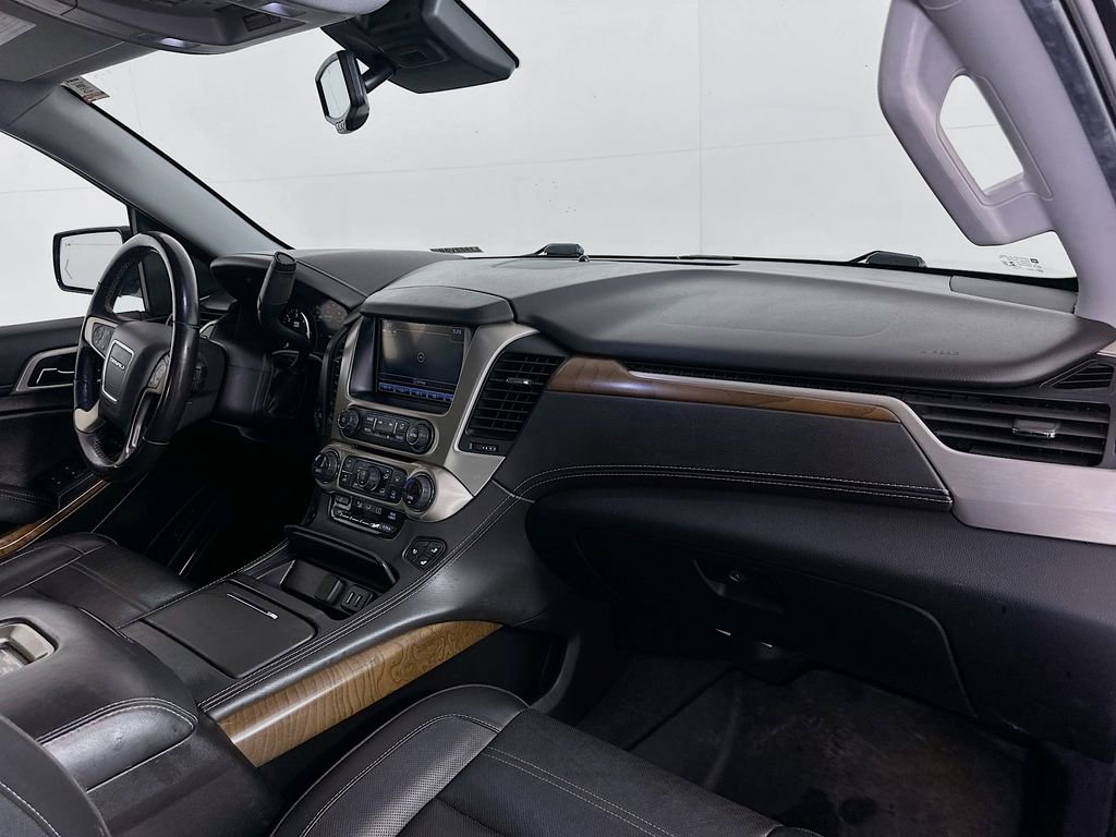Used 2020 GMC Yukon Denali w/ Denali Premium Package image 32