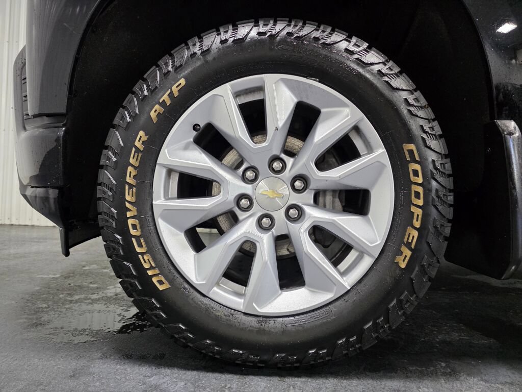 Used 2021 Chevrolet Silverado 1500 Custom w/ LPO, Dark Essentials Package AWD/4WD image 5