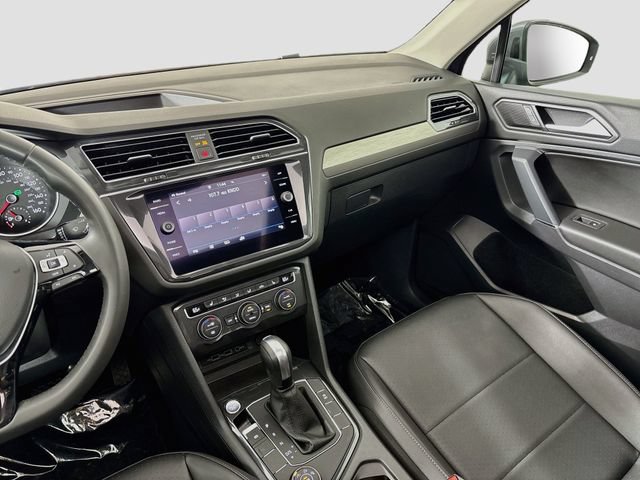 Certified 2020 Volkswagen Tiguan SE w/ Panoramic Sunroof Package AWD/4WD image 26