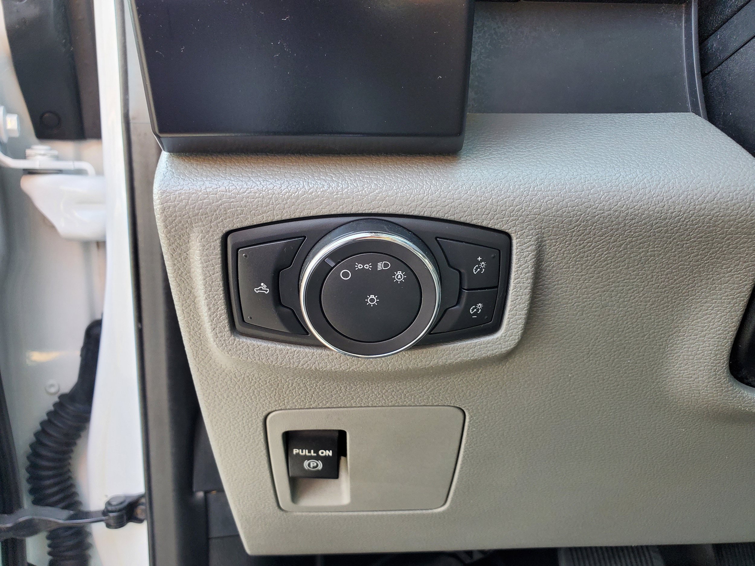 Used 2017 Ford F150 XL w/ Equipment Group 101A Mid RWD image 10