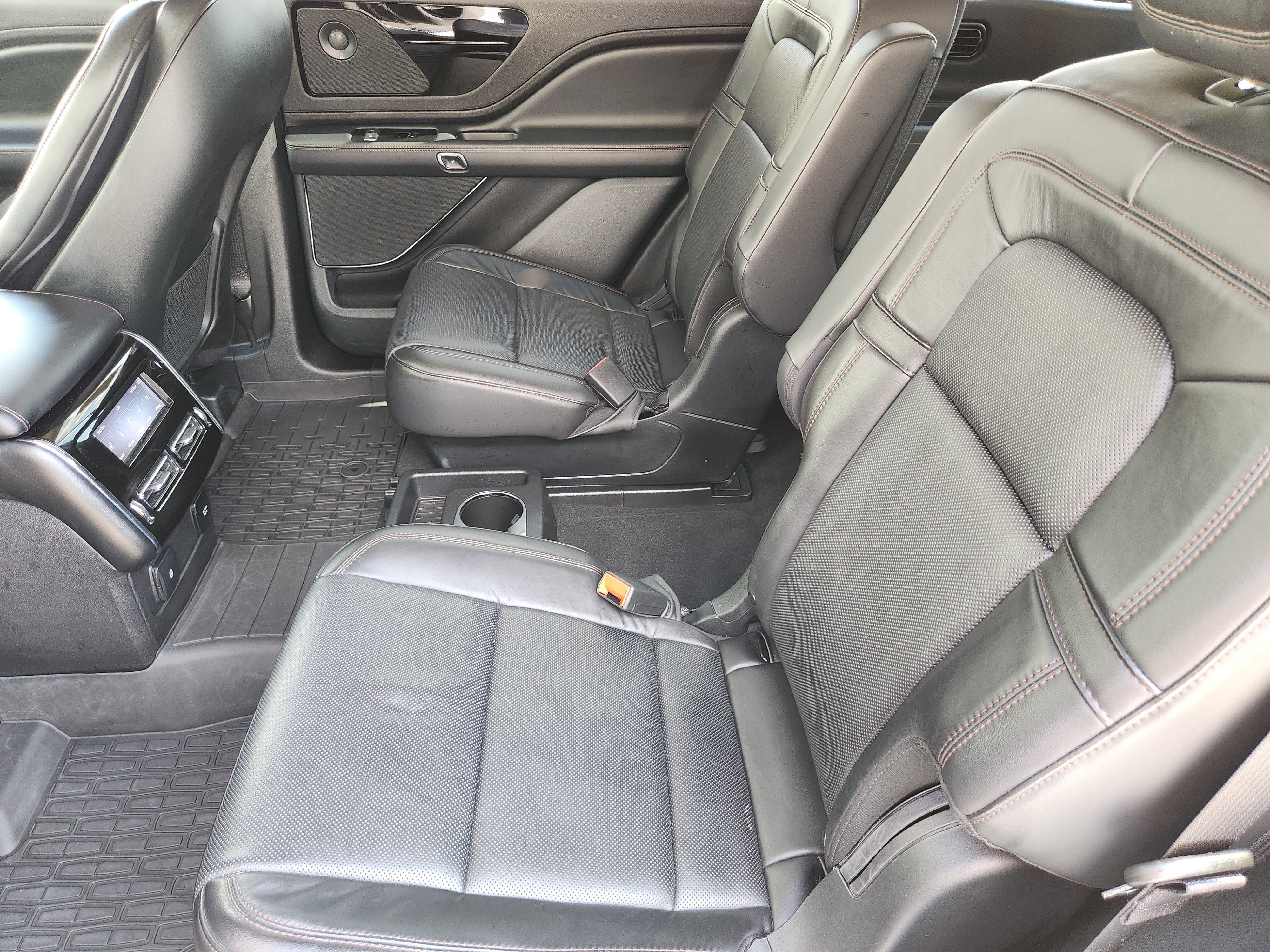 Used 2023 Lincoln Aviator Reserve w/ Equipment Group 201A RWD image 29