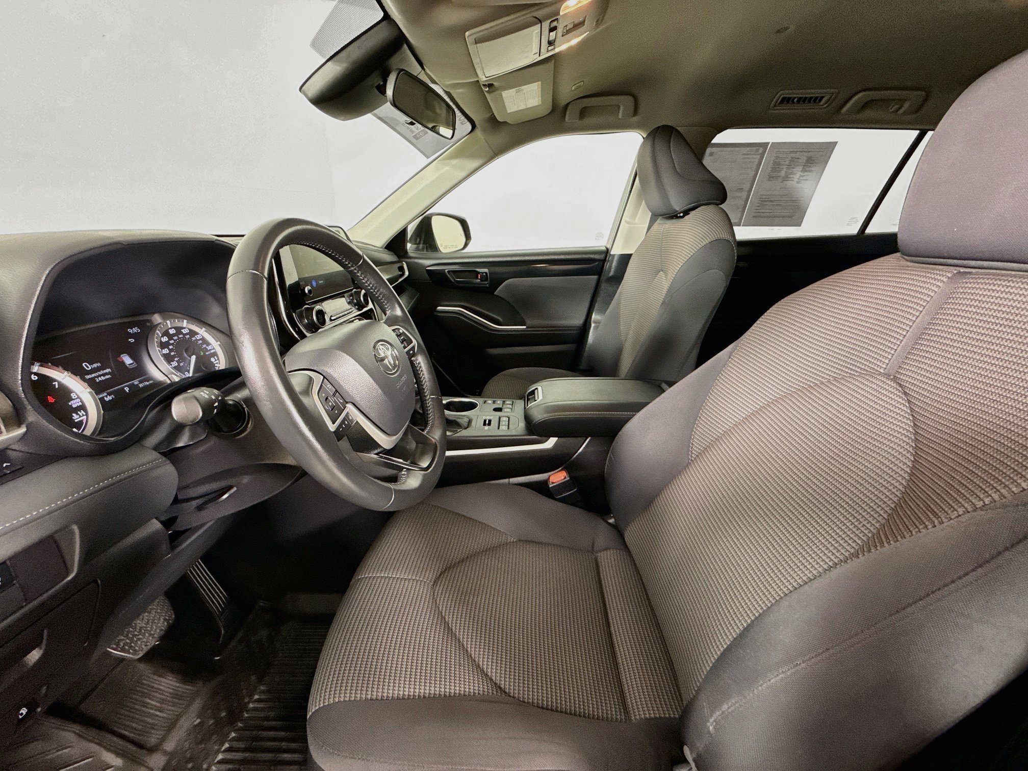 Used 2025 Toyota Highlander LE AWD/4WD image 21