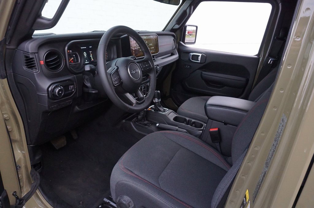 Used 2025 Jeep Wrangler Rubicon image 9