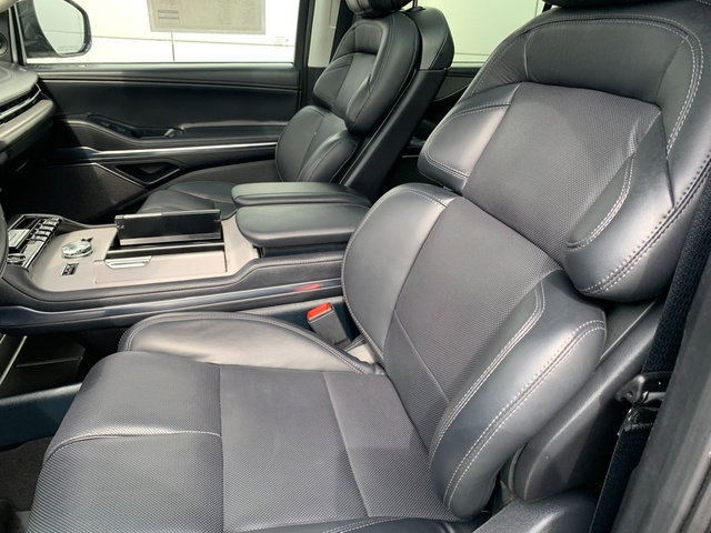 Certified 2025 Lincoln Navigator L Reserve AWD/4WD image 17