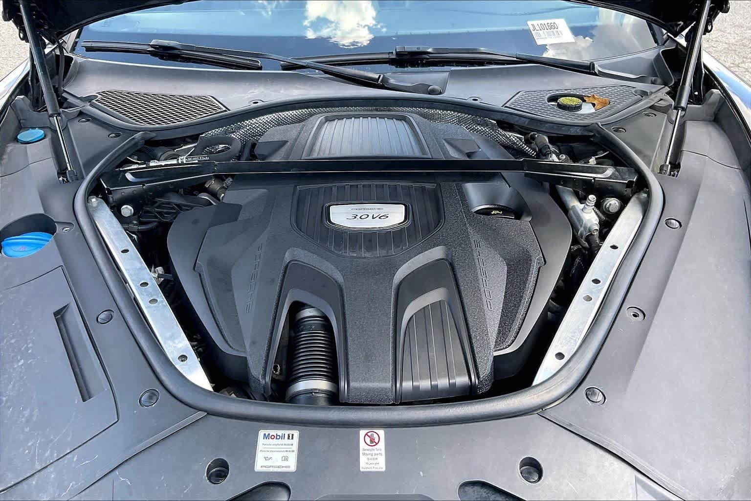 Used 2018 Porsche Panamera 4 AWD/4WD image 30